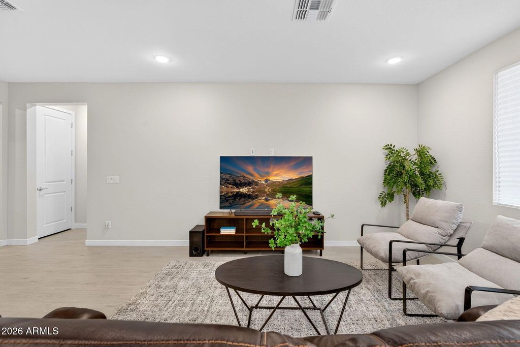 Image 4 of property listing at 7333 E PURPLE PRAIRIE Drive, San Tan Valley, AZ 85143