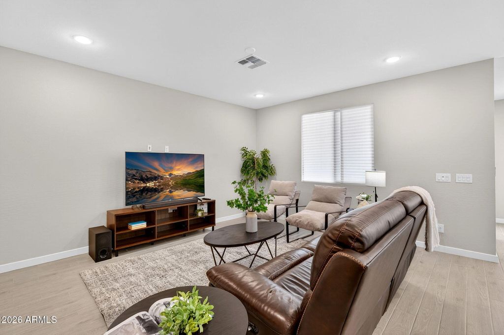 Image 5 of property listing at 7333 E PURPLE PRAIRIE Drive, San Tan Valley, AZ 85143