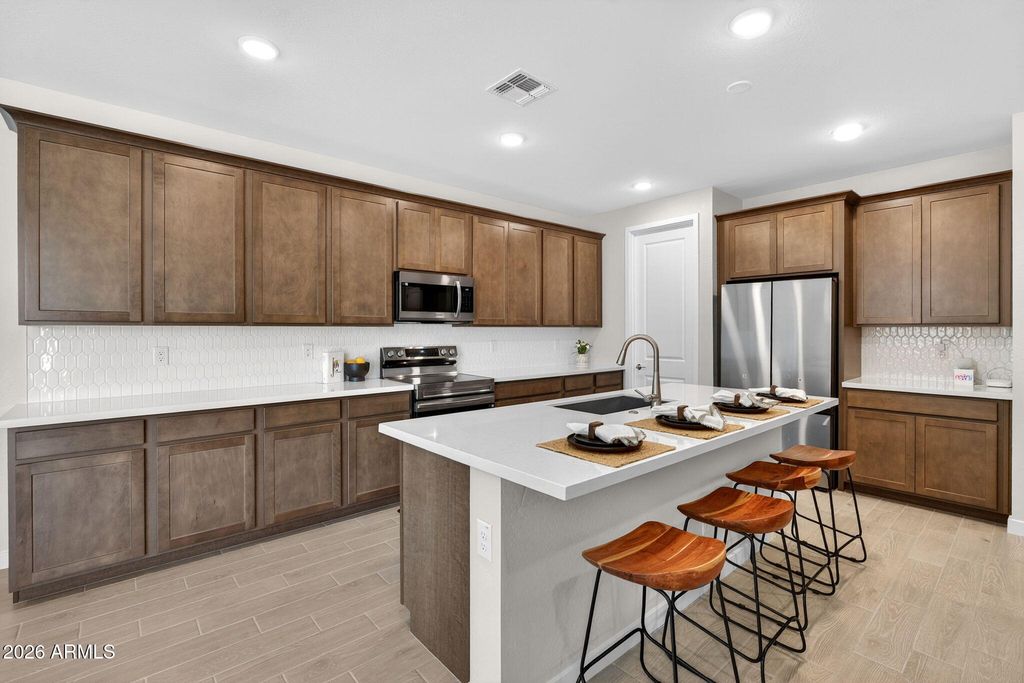 Image 8 of property listing at 7333 E PURPLE PRAIRIE Drive, San Tan Valley, AZ 85143