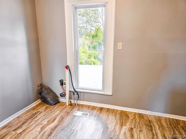 270 W 4th Street, Imlay City, MI 48444