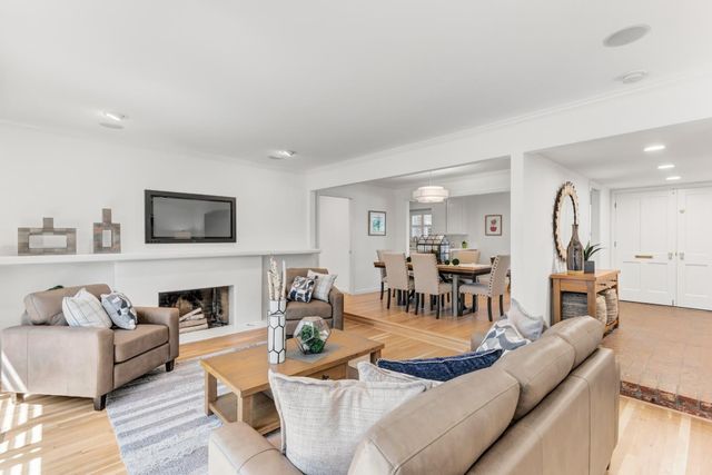 141 Clunie Dr, Sacramento, CA 95864