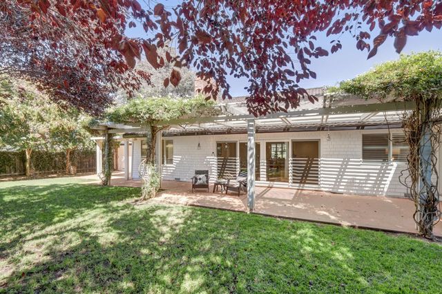 141 Clunie Dr, Sacramento, CA 95864
