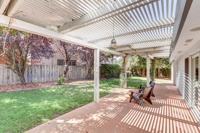141 Clunie Dr, Sacramento, CA 95864