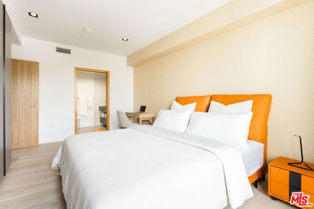 547 N Sweetzer Avenue 303, West Hollywood, CA 90048