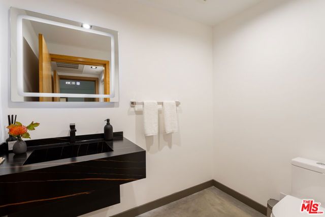 547 N Sweetzer Avenue 303, West Hollywood, CA 90048