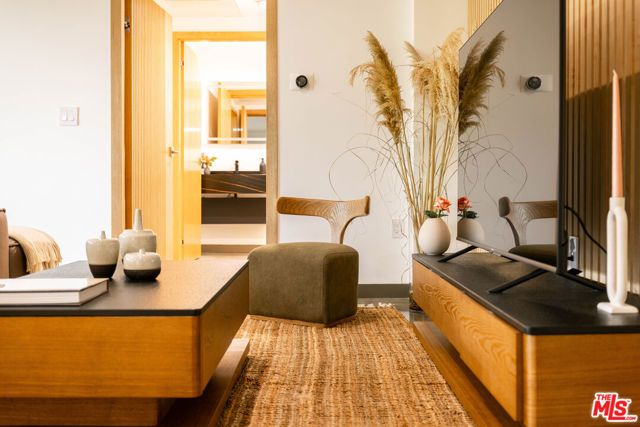 547 N Sweetzer Avenue 303, West Hollywood, CA 90048
