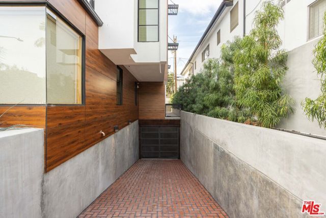 547 N Sweetzer Avenue 303, West Hollywood, CA 90048