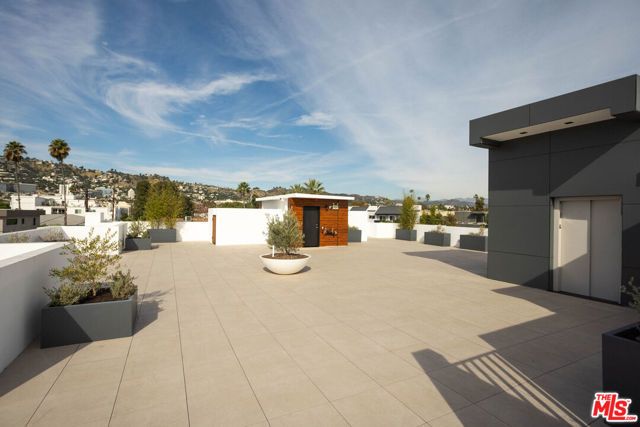 547 N Sweetzer Avenue 303, West Hollywood, CA 90048
