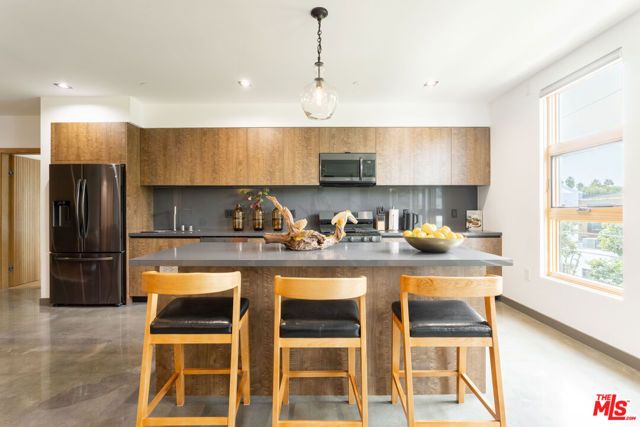 547 N Sweetzer Avenue 303, West Hollywood, CA 90048