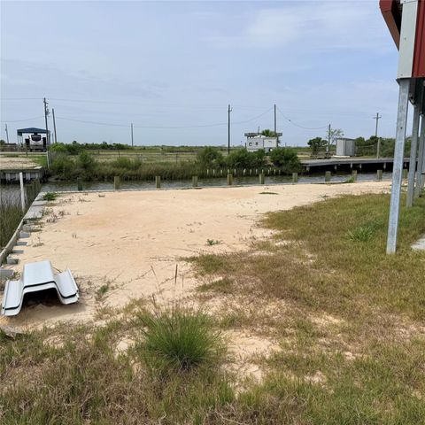 1119 Mabry Street, Gilchrist, TX 77617