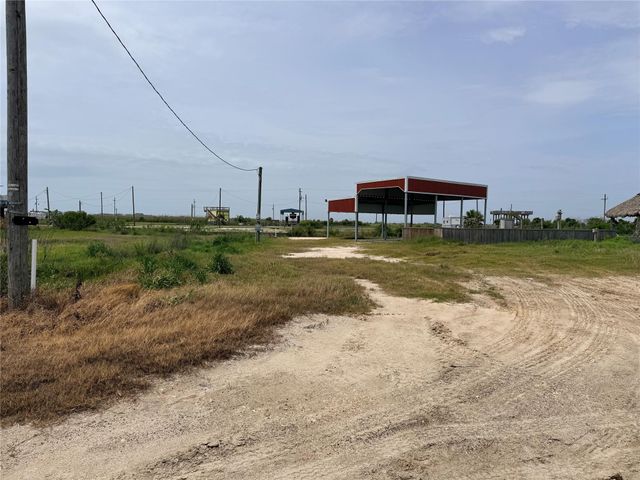 1119 Mabry Street, Gilchrist, TX 77617
