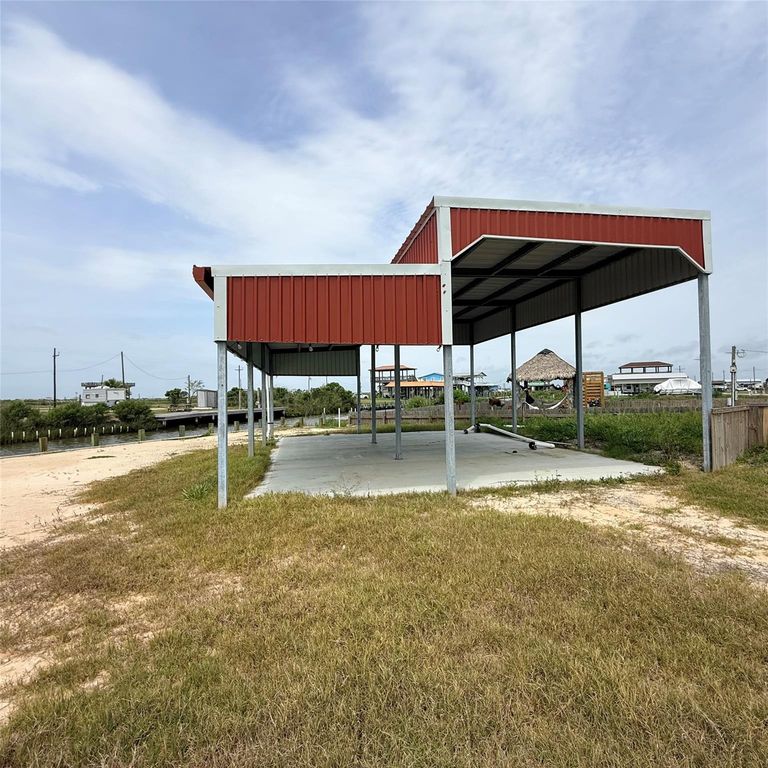 1119 Mabry Street, Gilchrist, TX 77617