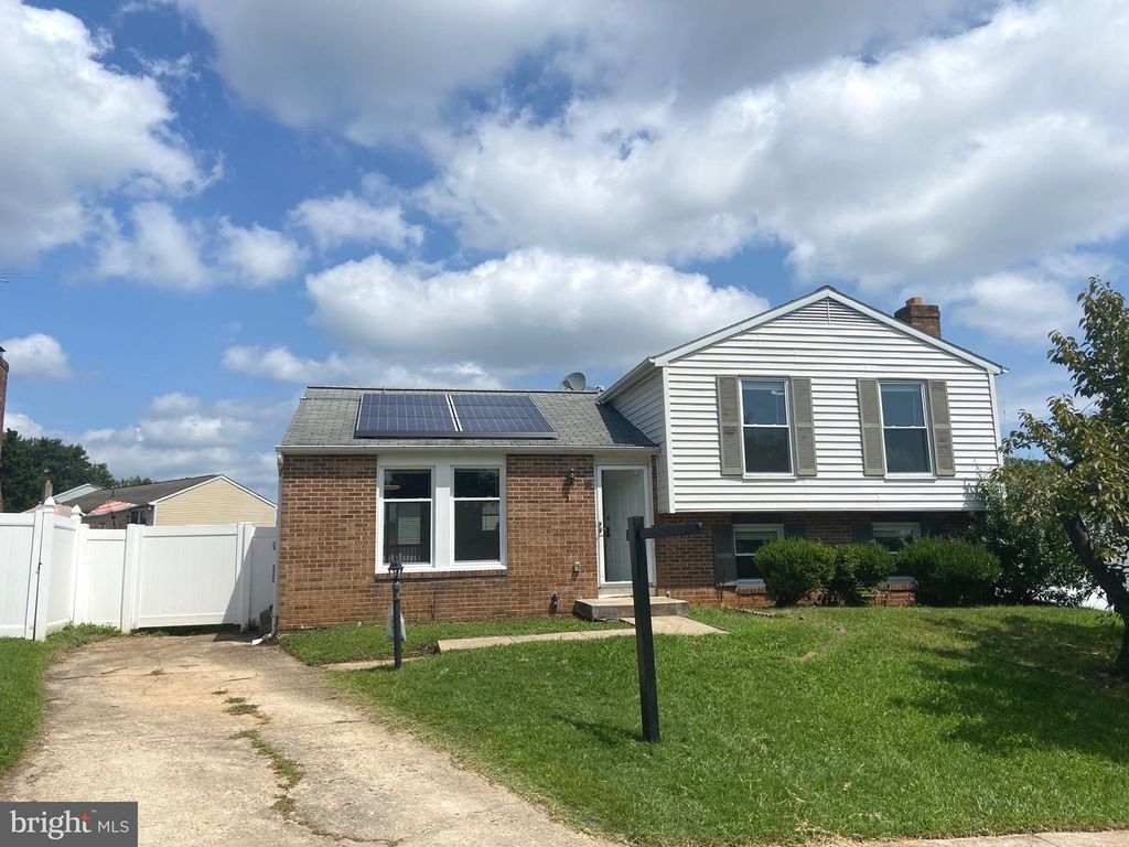 18 FIRST LIGHT CT, Rosedale, MD 21237