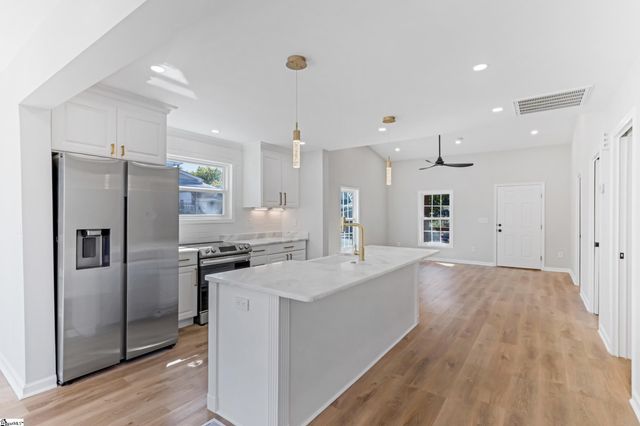 18 Hatch Street, Greenville, SC 29611