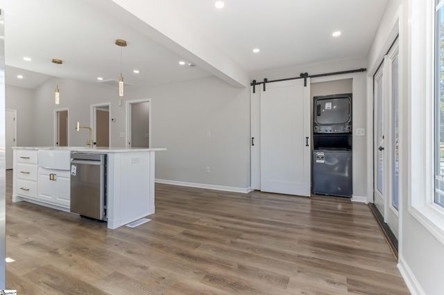 18 Hatch Street, Greenville, SC 29611