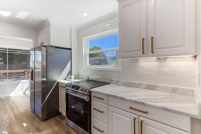 18 Hatch Street, Greenville, SC 29611