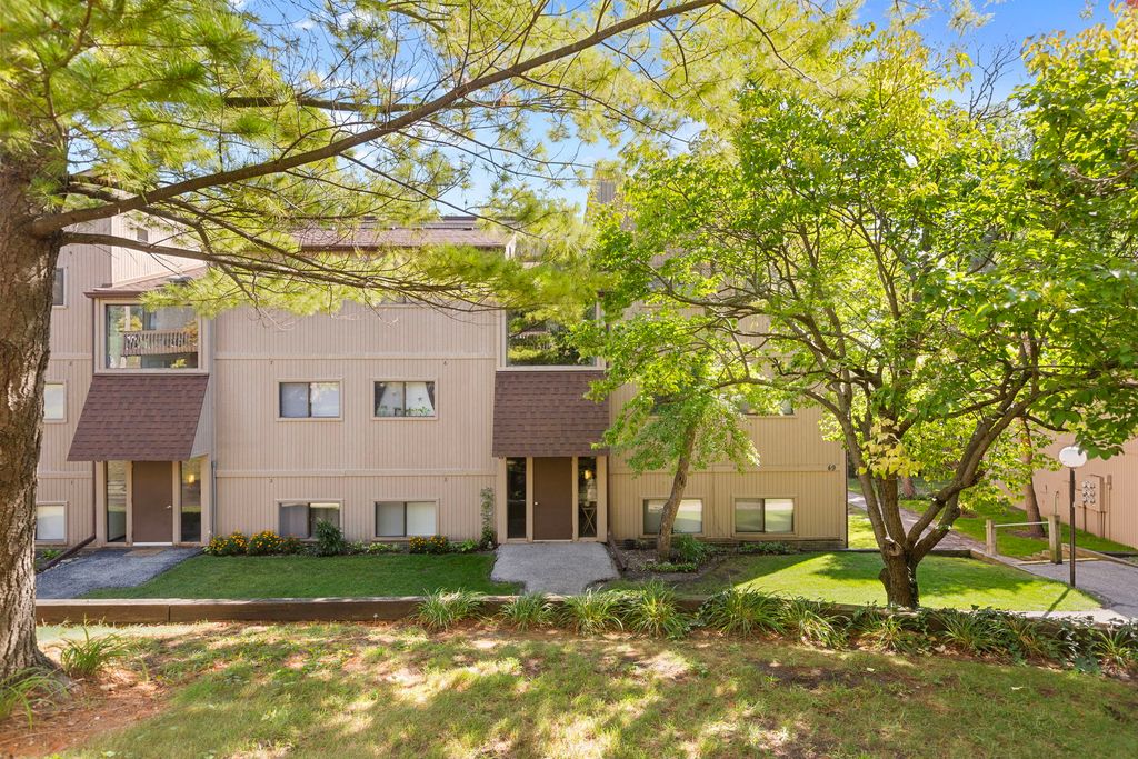 49 Oak Hill Colony 12, Fox Lake, IL 60020