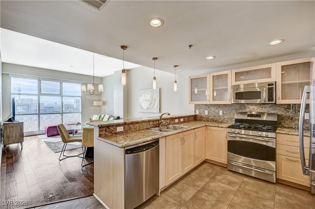 150 Las Vegas Boulevard 1811, Las Vegas, NV 89101