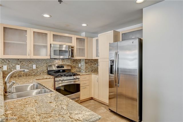 150 Las Vegas Boulevard 1811, Las Vegas, NV 89101