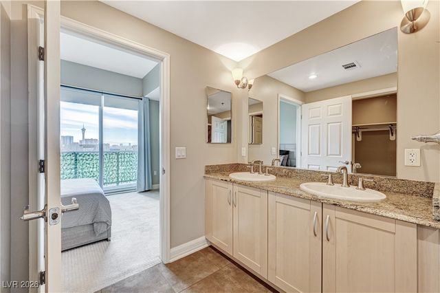 150 Las Vegas Boulevard 1811, Las Vegas, NV 89101