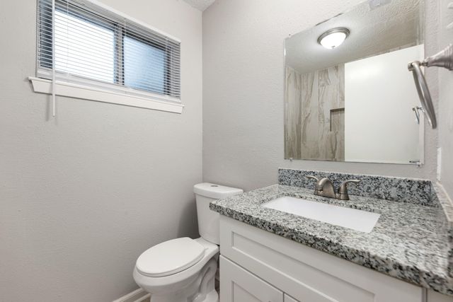 9806 Thrush Street, La Porte, TX 77571