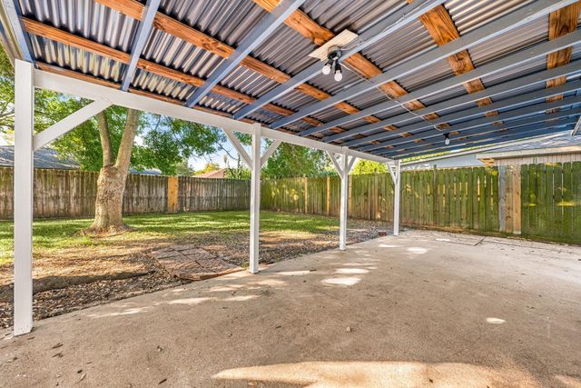 9806 Thrush Street, La Porte, TX 77571