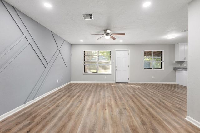 9806 Thrush Street, La Porte, TX 77571