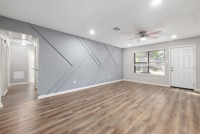 9806 Thrush Street, La Porte, TX 77571