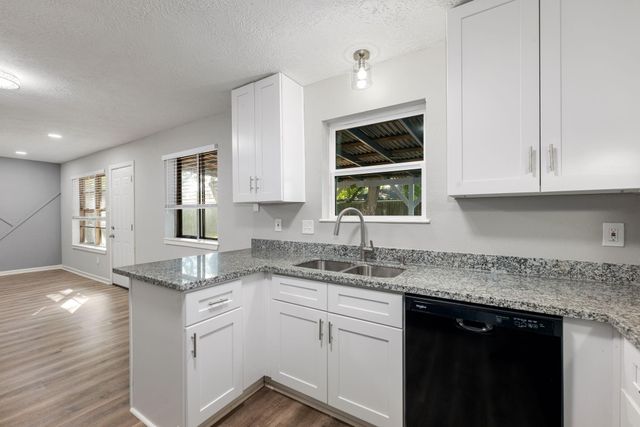 9806 Thrush Street, La Porte, TX 77571