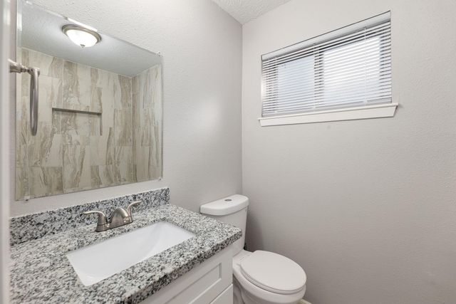 9806 Thrush Street, La Porte, TX 77571