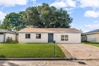9806 Thrush Street, La Porte, TX 77571