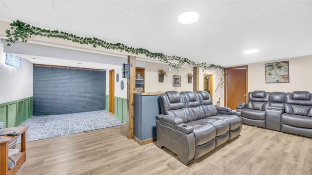 218 Riverview Drive, Vinton, IA 52349