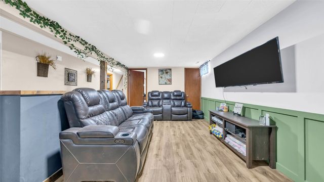 218 Riverview Drive, Vinton, IA 52349