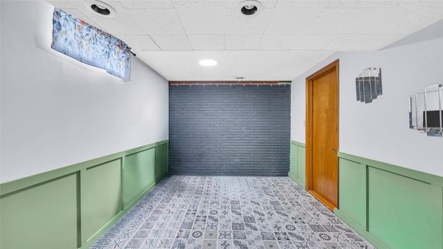 218 Riverview Drive, Vinton, IA 52349