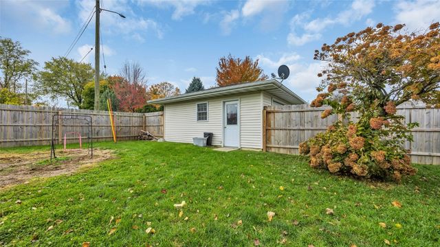 218 Riverview Drive, Vinton, IA 52349