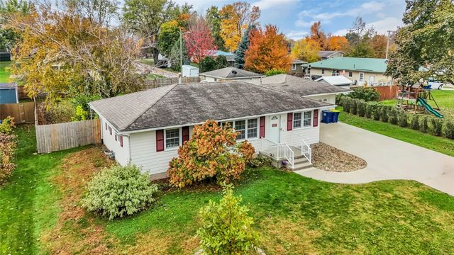 218 Riverview Drive, Vinton, IA 52349