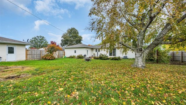 218 Riverview Drive, Vinton, IA 52349