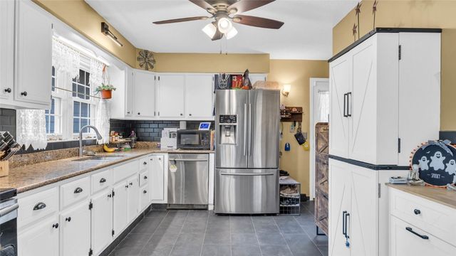 218 Riverview Drive, Vinton, IA 52349