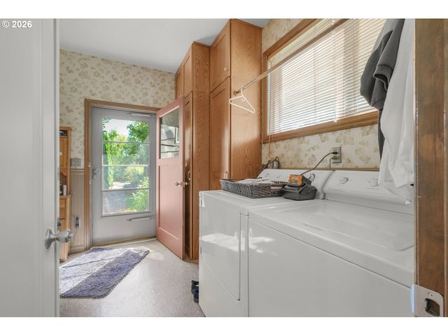 4370 EAGLE CREST Rd, Salem, OR 97304