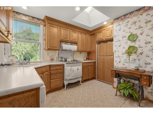 4370 EAGLE CREST Rd, Salem, OR 97304