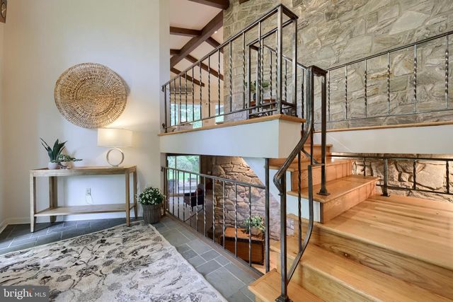 9 LARK LN, Lancaster, PA 17603
