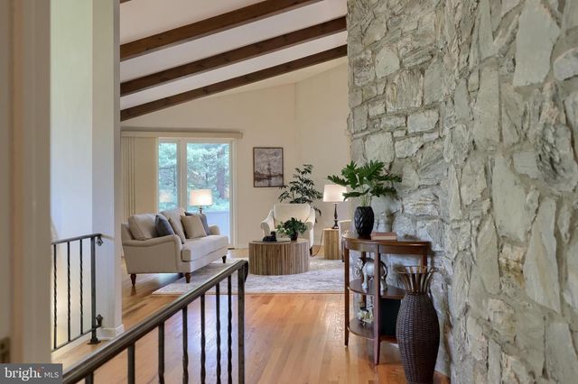9 LARK LN, Lancaster, PA 17603