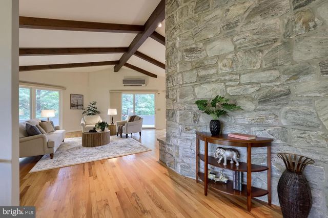 9 LARK LN, Lancaster, PA 17603