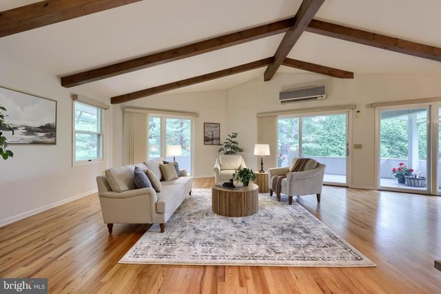 9 LARK LN, Lancaster, PA 17603