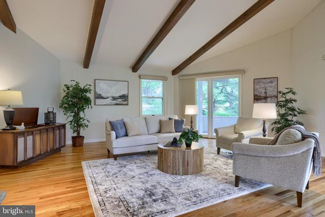 9 LARK LN, Lancaster, PA 17603