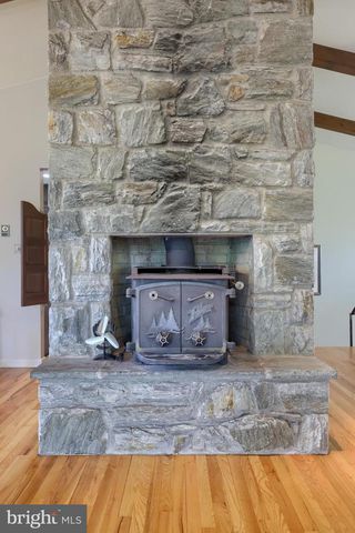 9 LARK LN, Lancaster, PA 17603