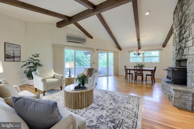 9 LARK LN, Lancaster, PA 17603