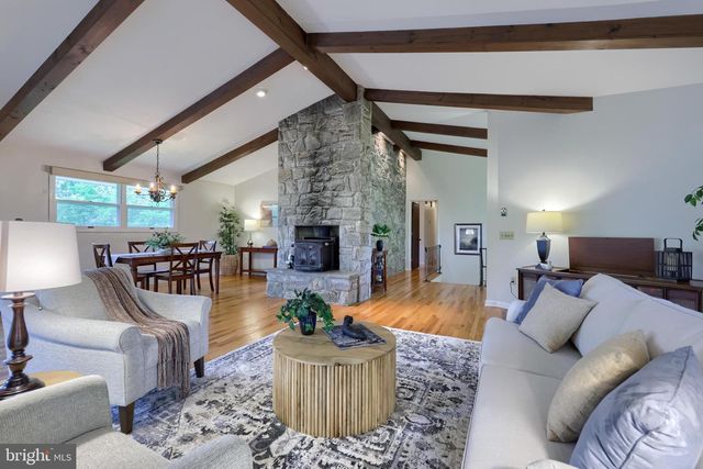 9 LARK LN, Lancaster, PA 17603