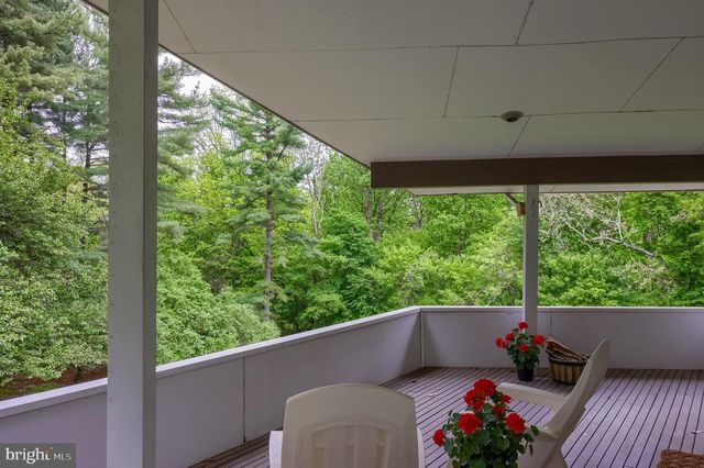 9 LARK LN, Lancaster, PA 17603