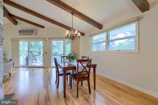 9 LARK LN, Lancaster, PA 17603